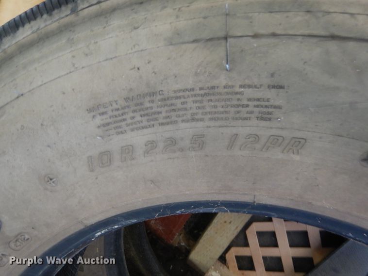 image for item GH9660 Firestone FS560 Radial 10R22.5 tires