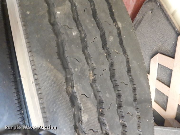 image for item GH9660 Firestone FS560 Radial 10R22.5 tires