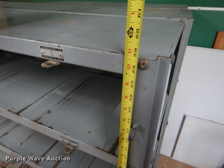 image for item GH9666 (3) metal shelves