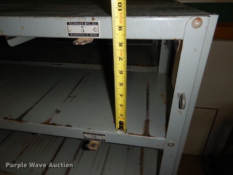 image for item GH9666 (3) metal shelves