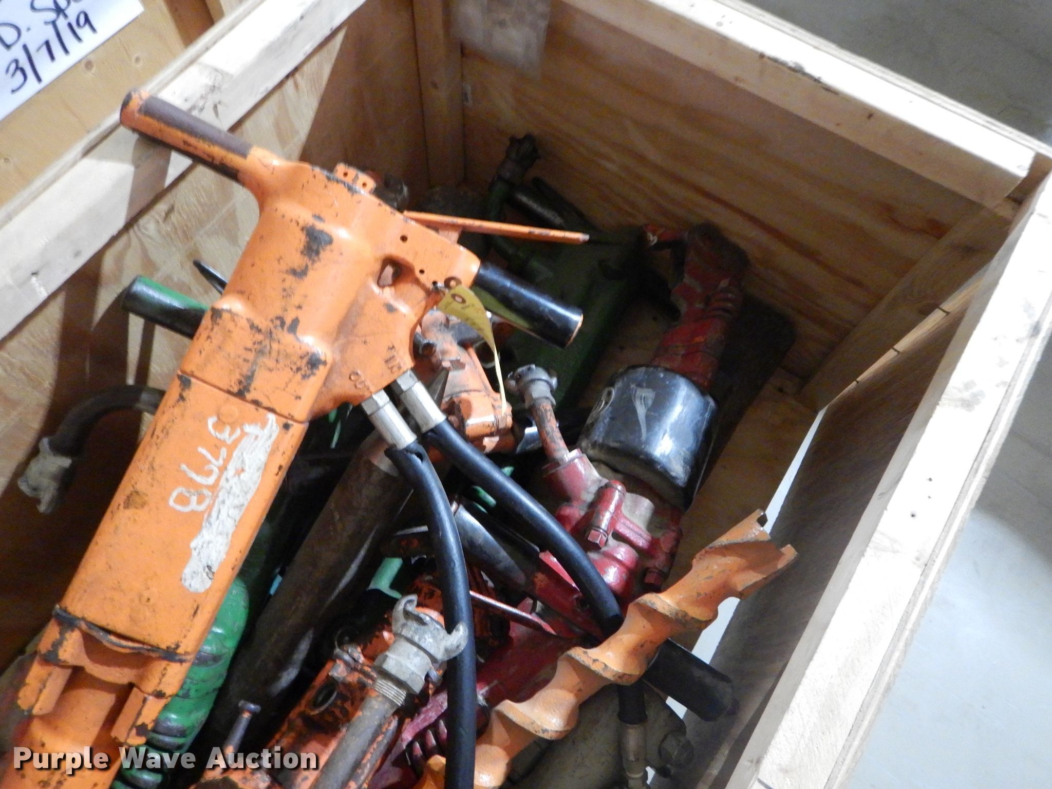 Air tools in Kansas City, KS Item GJ9818 sold Purple Wave