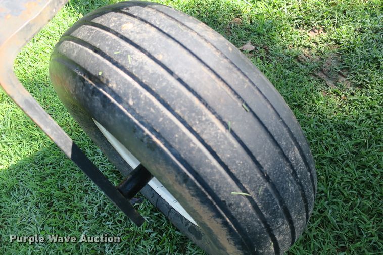 image for item DB10209 (2) John Deere 450 grain drills