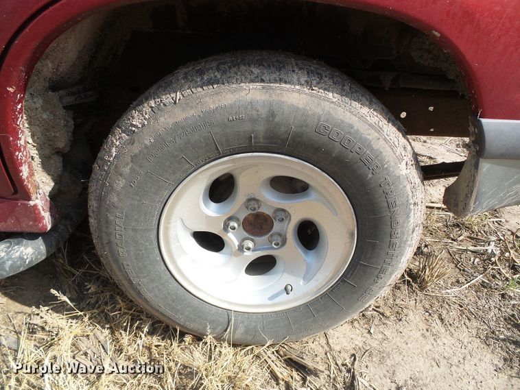 image for item DC5000 1997 Ford Explorer SUV