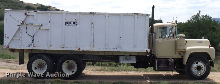 image for item DD6044 1966 Mack R611 grain truck