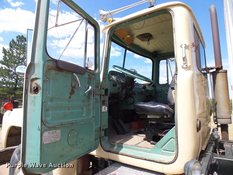 image for item DD6044 1966 Mack R611 grain truck