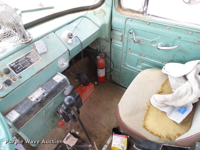 image for item DD6044 1966 Mack R611 grain truck