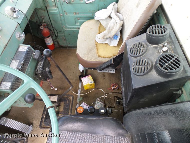 image for item DD6044 1966 Mack R611 grain truck