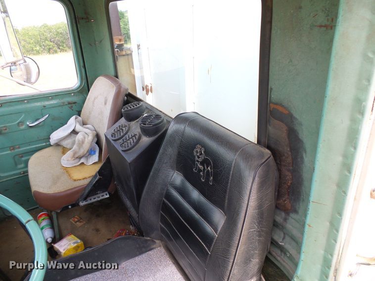 image for item DD6044 1966 Mack R611 grain truck