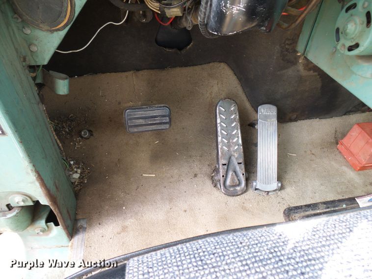 image for item DD6044 1966 Mack R611 grain truck