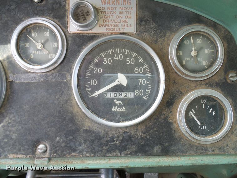 image for item DD6044 1966 Mack R611 grain truck