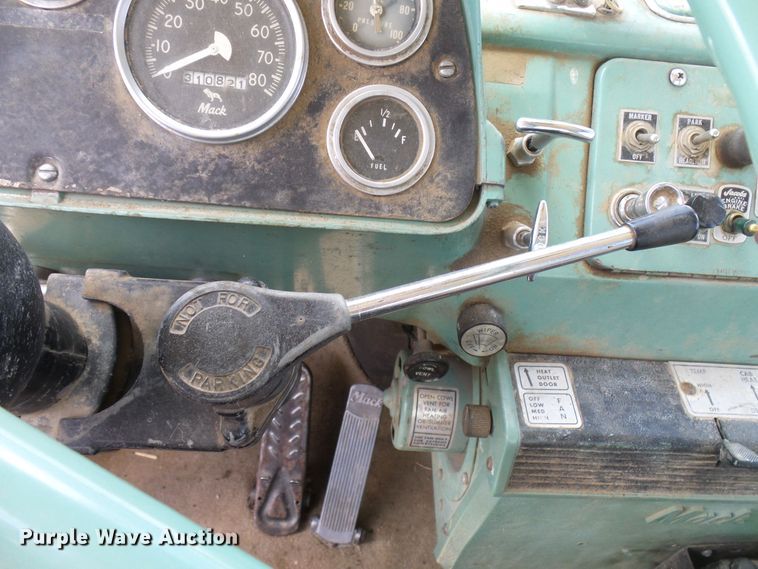 image for item DD6044 1966 Mack R611 grain truck