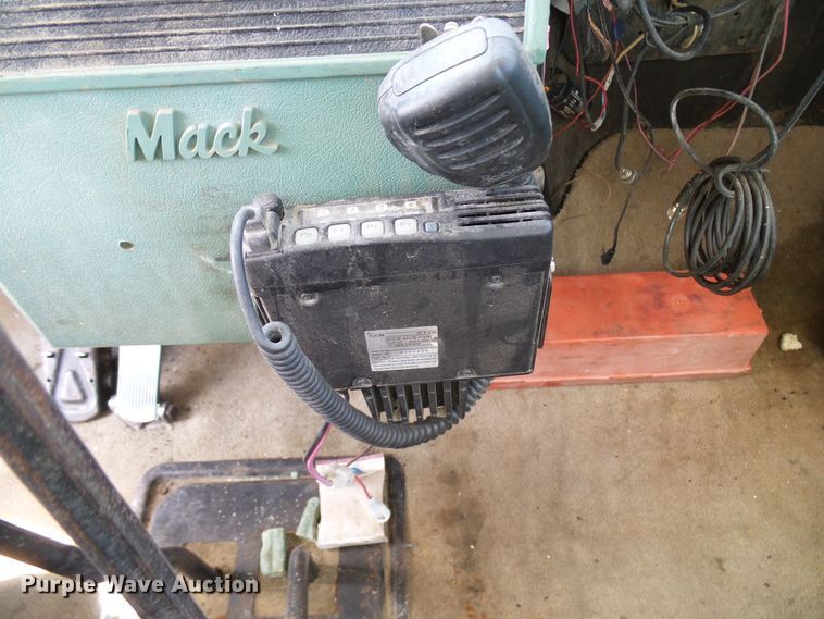 image for item DD6044 1966 Mack R611 grain truck