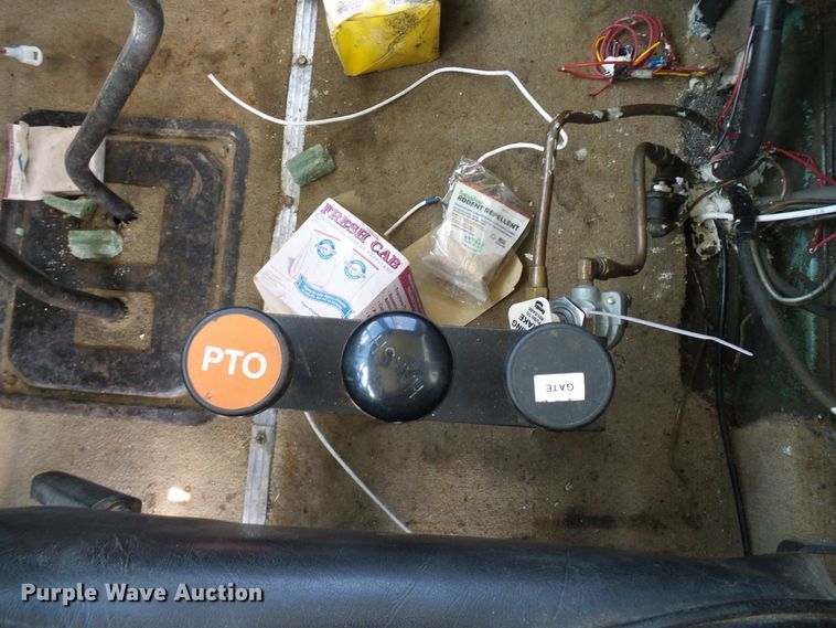 image for item DD6044 1966 Mack R611 grain truck