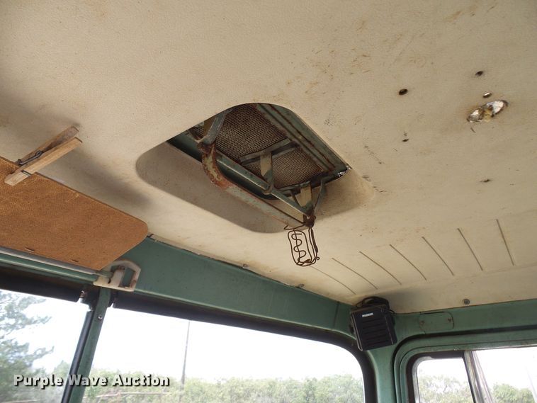 image for item DD6044 1966 Mack R611 grain truck