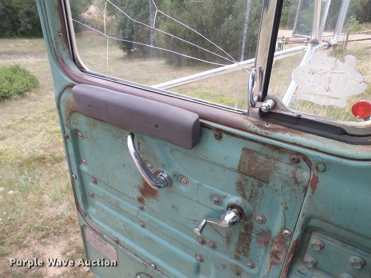 image for item DD6044 1966 Mack R611 grain truck