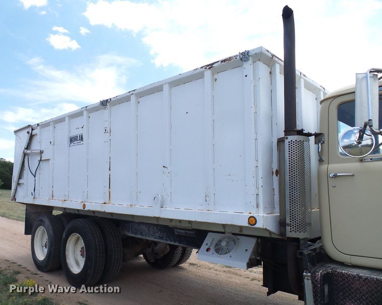 image for item DD6044 1966 Mack R611 grain truck