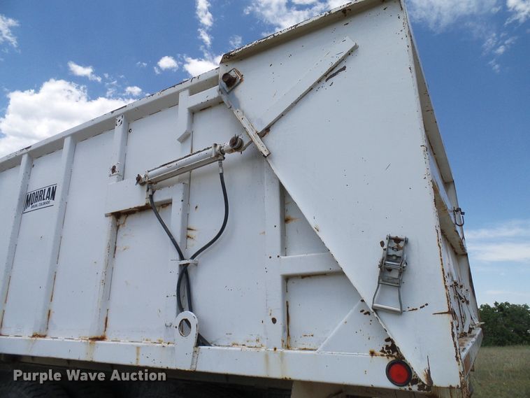 image for item DD6044 1966 Mack R611 grain truck