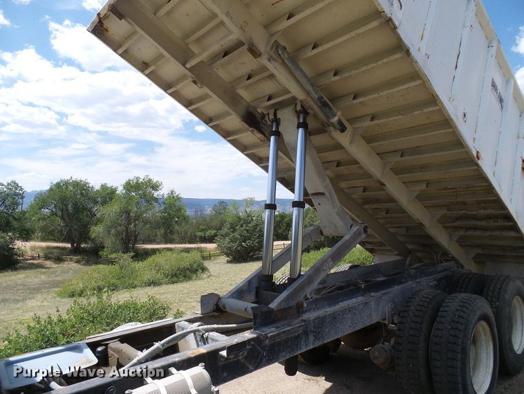 image for item DD6044 1966 Mack R611 grain truck