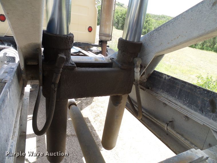 image for item DD6044 1966 Mack R611 grain truck