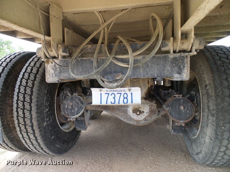 image for item DD6044 1966 Mack R611 grain truck