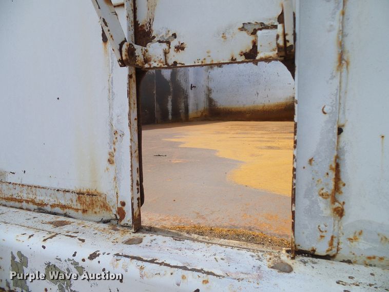 image for item DD6044 1966 Mack R611 grain truck