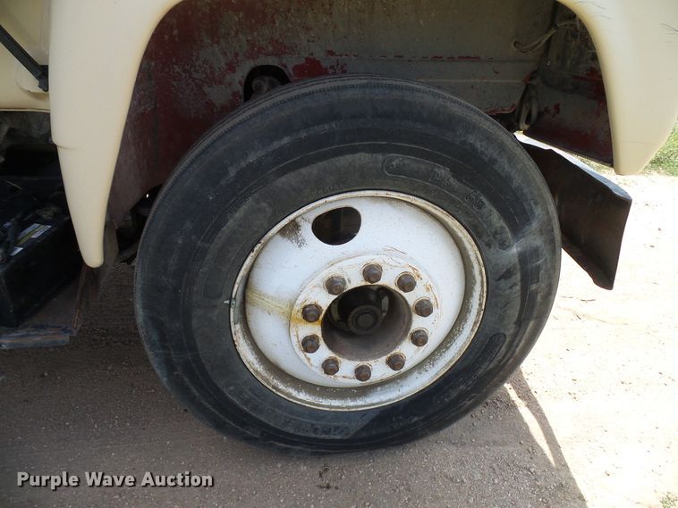 image for item DD6044 1966 Mack R611 grain truck