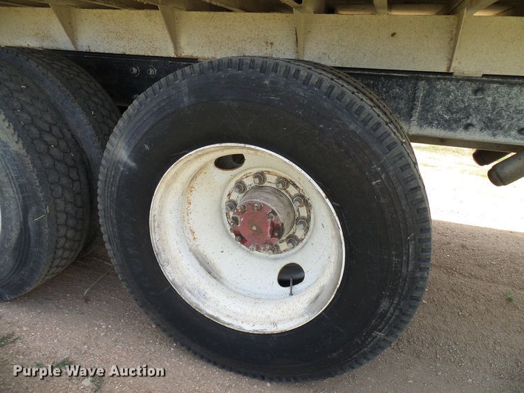 image for item DD6044 1966 Mack R611 grain truck