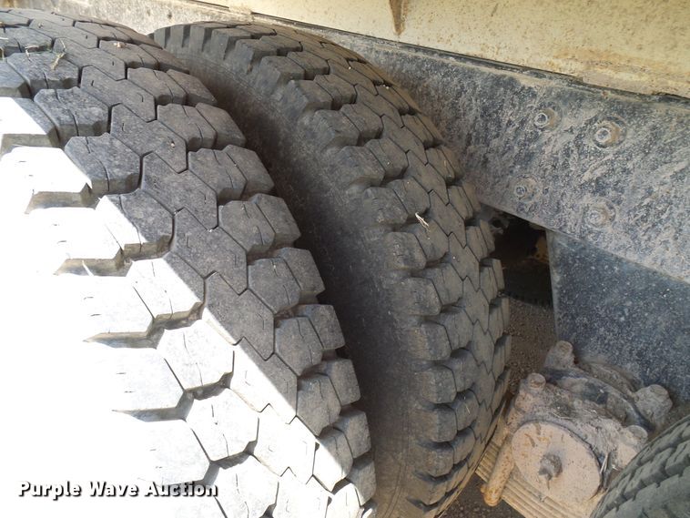 image for item DD6044 1966 Mack R611 grain truck