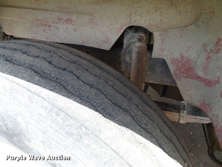 image for item DD6044 1966 Mack R611 grain truck