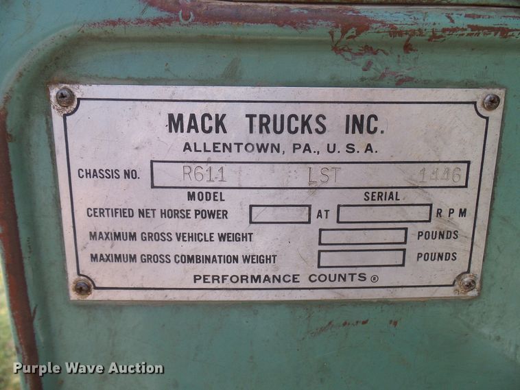 image for item DD6044 1966 Mack R611 grain truck