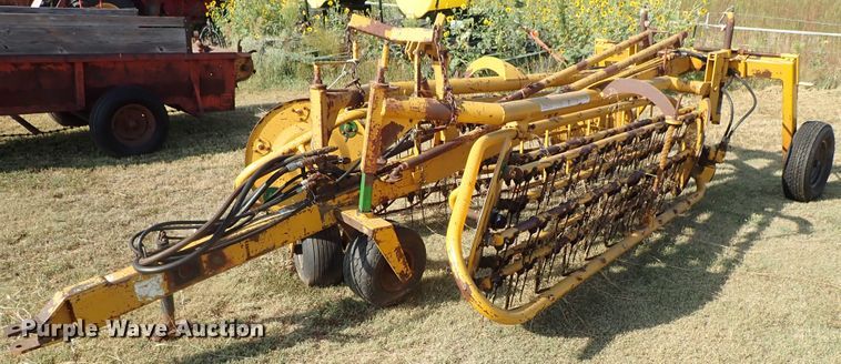 image for item DE1011 Vermeer hay rake