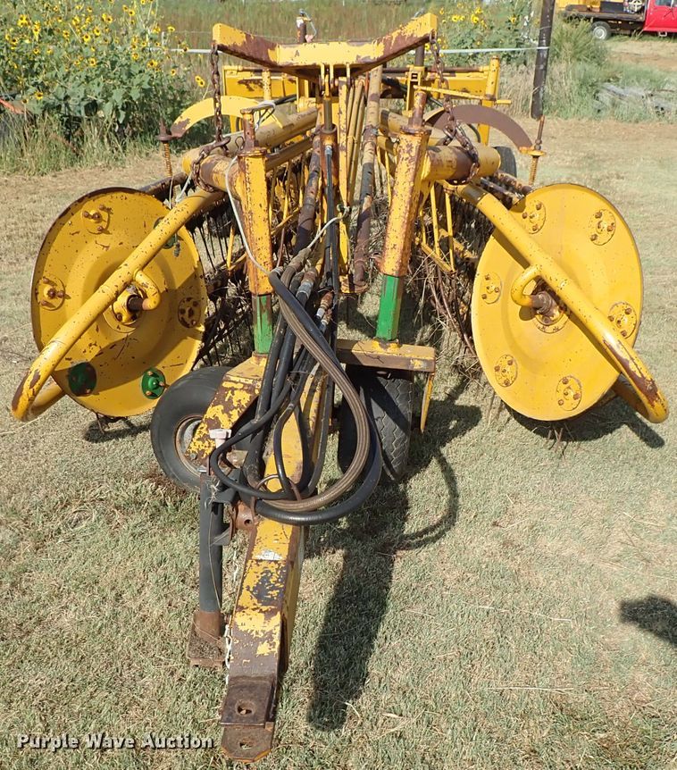 image for item DE1011 Vermeer hay rake