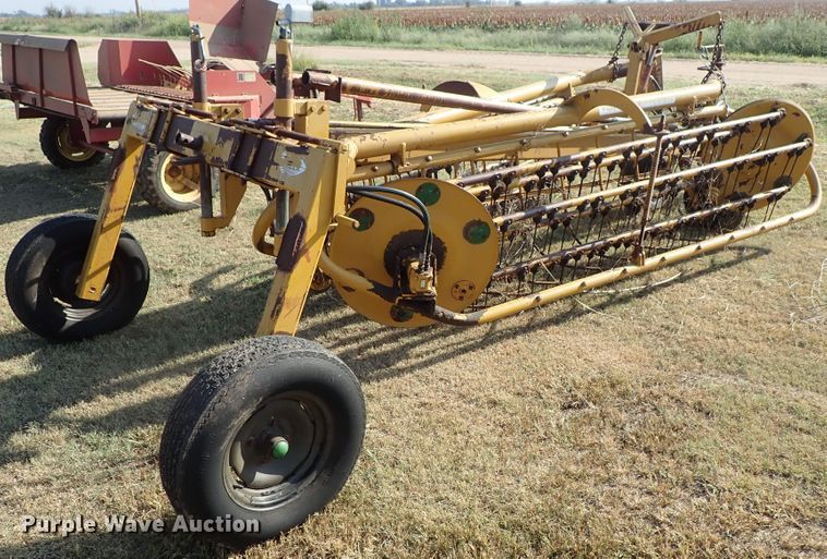 image for item DE1011 Vermeer hay rake