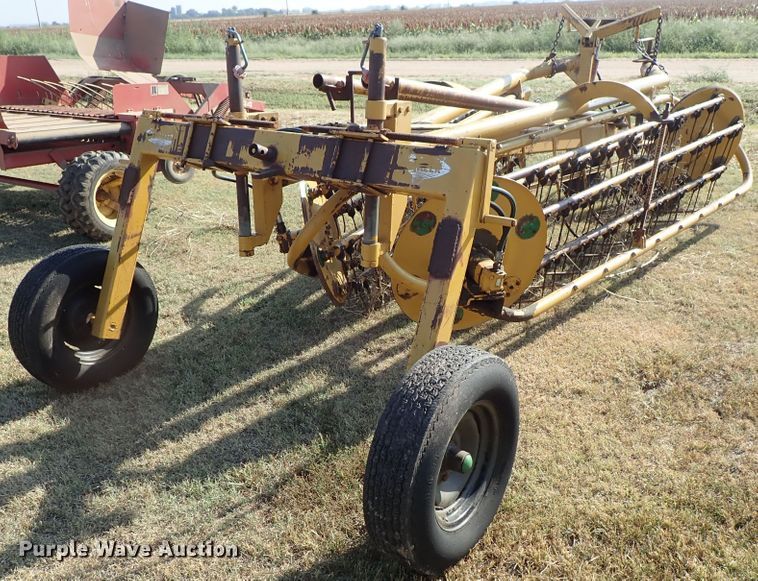 image for item DE1011 Vermeer hay rake