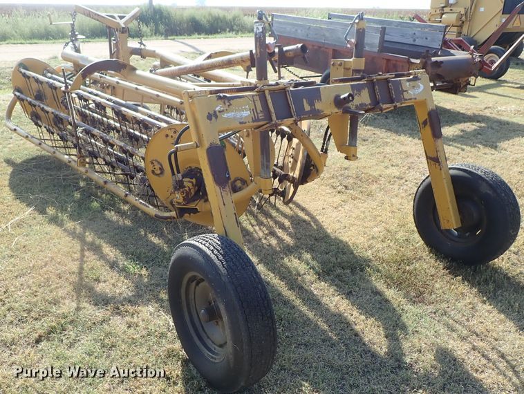 image for item DE1011 Vermeer hay rake