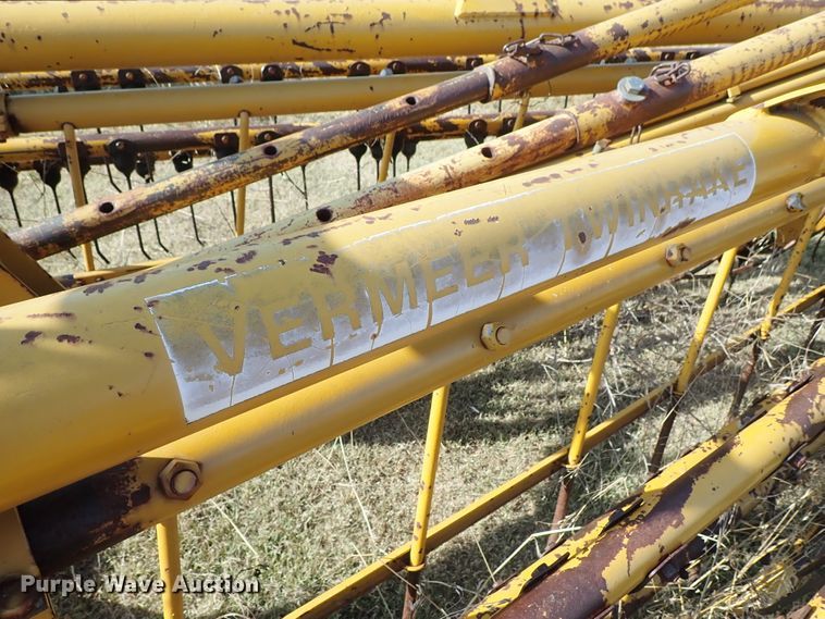 image for item DE1011 Vermeer hay rake