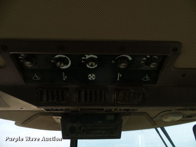 image for item DG0166 1993 John Deere 4960 MFWD tractor