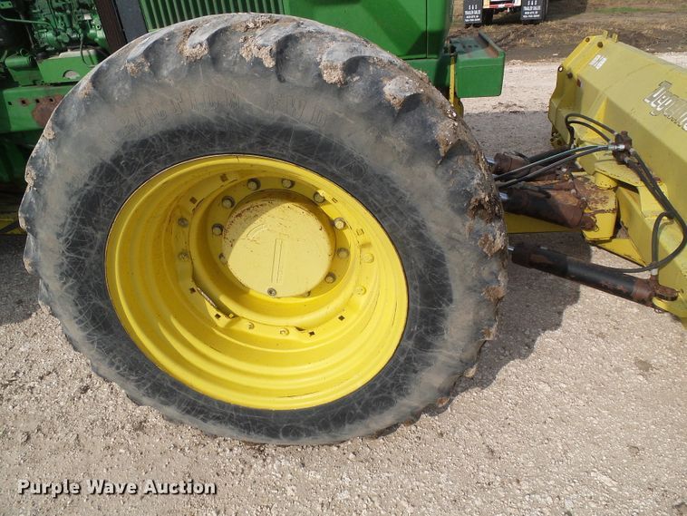 image for item DG0166 1993 John Deere 4960 MFWD tractor