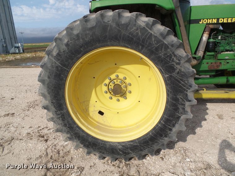 image for item DG0166 1993 John Deere 4960 MFWD tractor