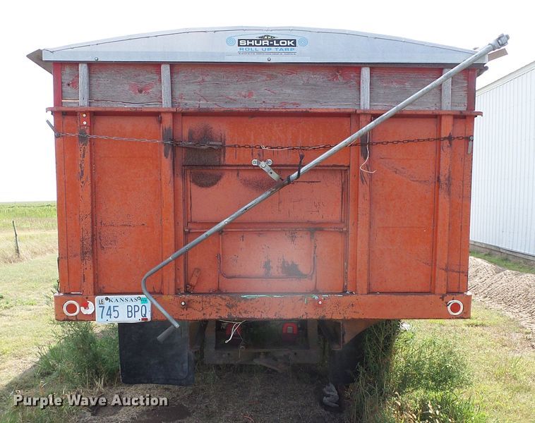 image for item DG0168 1973 Ford F600 grain truck