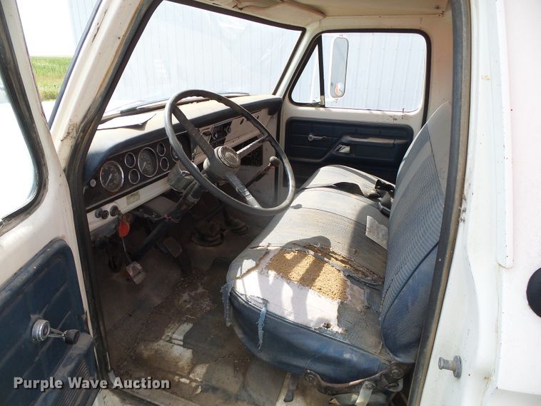 image for item DG0168 1973 Ford F600 grain truck