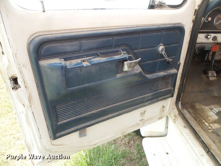 image for item DG0168 1973 Ford F600 grain truck