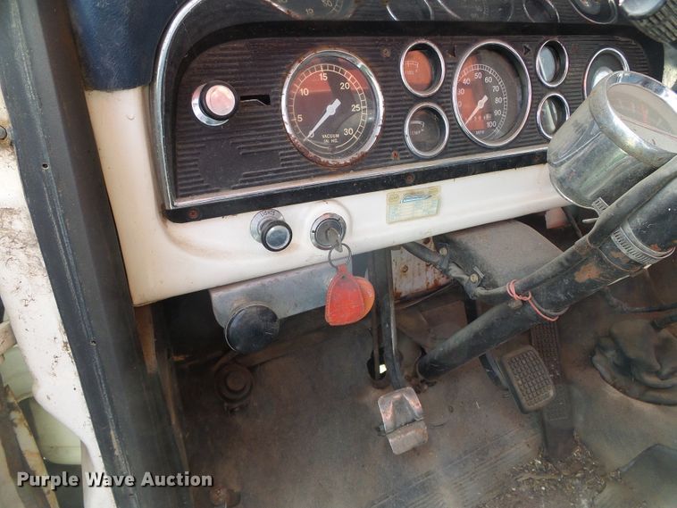 image for item DG0168 1973 Ford F600 grain truck