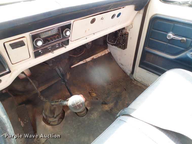 image for item DG0168 1973 Ford F600 grain truck