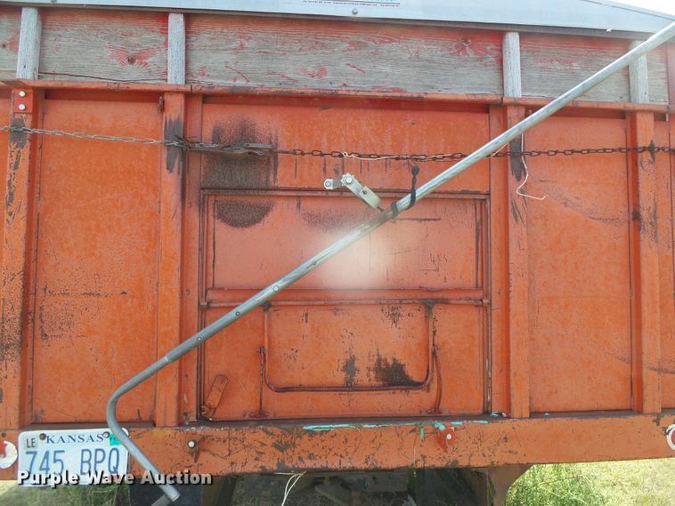 image for item DG0168 1973 Ford F600 grain truck