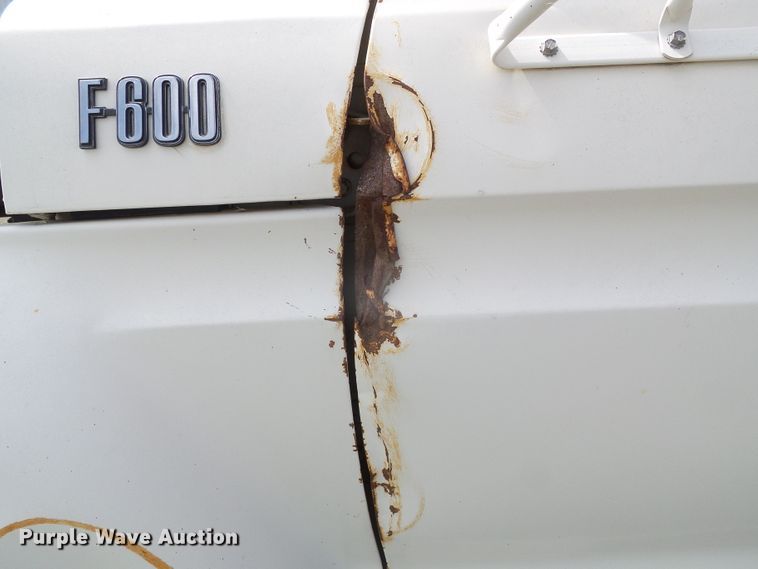 image for item DG0168 1973 Ford F600 grain truck