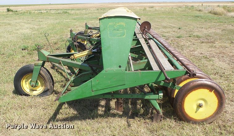 image for item DG0170 (3) John Deere LZ hoe grain drills