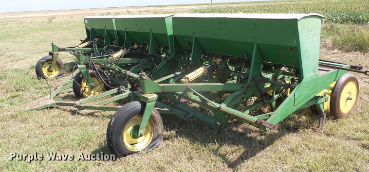 image for item DG0170 (3) John Deere LZ hoe grain drills