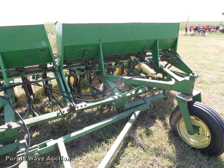image for item DG0170 (3) John Deere LZ hoe grain drills