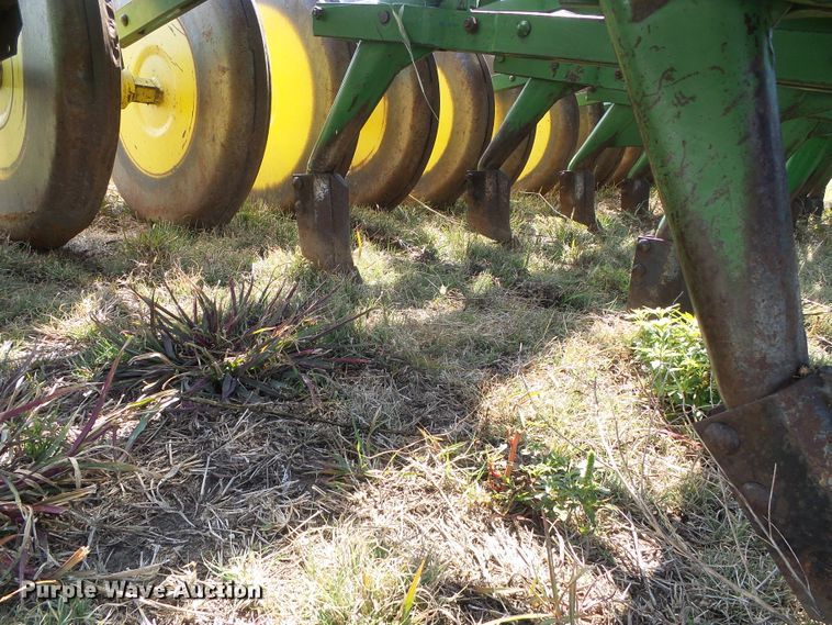 image for item DG0170 (3) John Deere LZ hoe grain drills